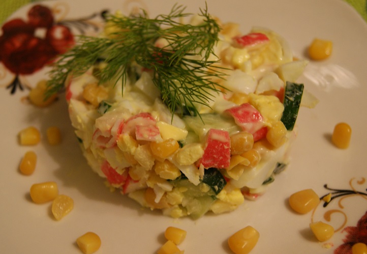 Салат «Легкий» с крабовыми палочками