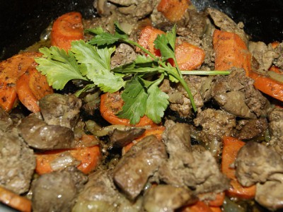 Жареная печень с овощами